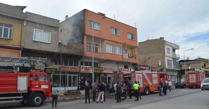 Kahramanmaraş’ta çocuklar damda oynarken yangın çıkarttı