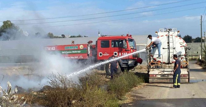 Antalya’da çalılık alandaki yangın büyümeden söndürüldü