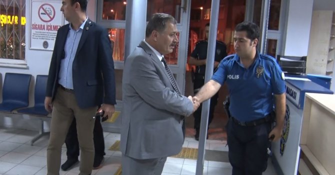 Emniyet müdürü gece yürüyerek denetim yaptı