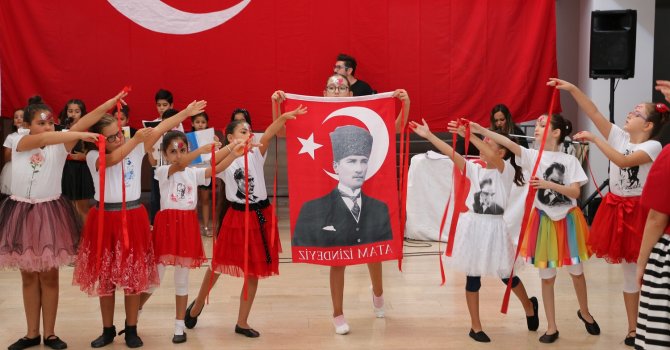 Yaz kursu öğrencileri Zafer Bayramı’nı kutladı