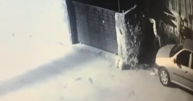 Eve tırmanarak giren hırsız 2 cep telefonu, 1 altın yüzük çaldı