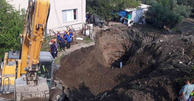 Define aramak için kazdıkları toprağın altında kaldılar