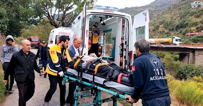 Kontrolden çıkan minibüs şarampole düştü: 2 ağır yaralı