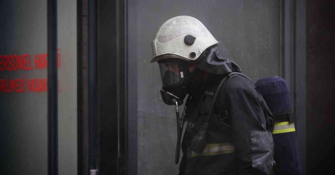 Antalya’da sahildeki işletmede çıkan yangın paniğe neden oldu