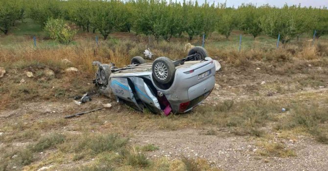 Mersin’de kaygan yolda üç araç birbirine girdi: 6 yaralı