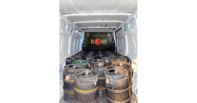 Antalya’da bin 500 litre bandrolsüz alkol ele geçirildi