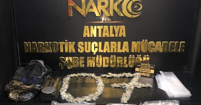 Antalya’da 9 kilo esrarın şehre girmesi engelledi