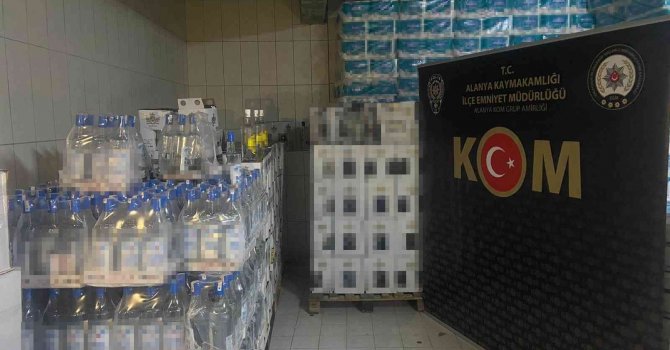 Antalya’da otel deposunda sahte bandrollü içki ele geçirildi