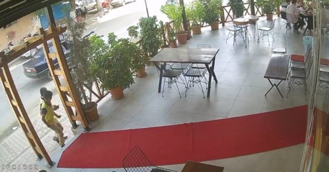 Öğrenciyi hastanelik eden kaza kamerada