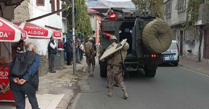 Operasyona giden polislere saldırı: 3 yaralı