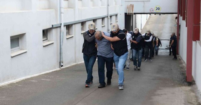 Adana’da 9 FETÖ kuryesi tutuklandı