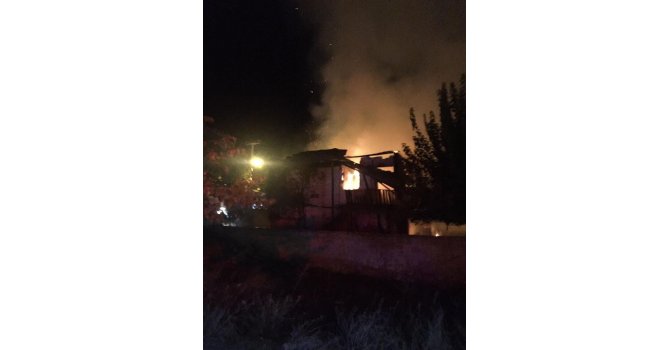 Burdur’da ev yangını