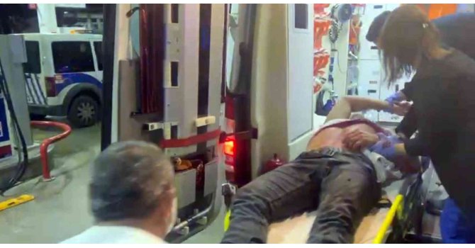 Antalya’da 4 kişinin saldırısında bıçakla yaralanan genç benzinliğe sığındı