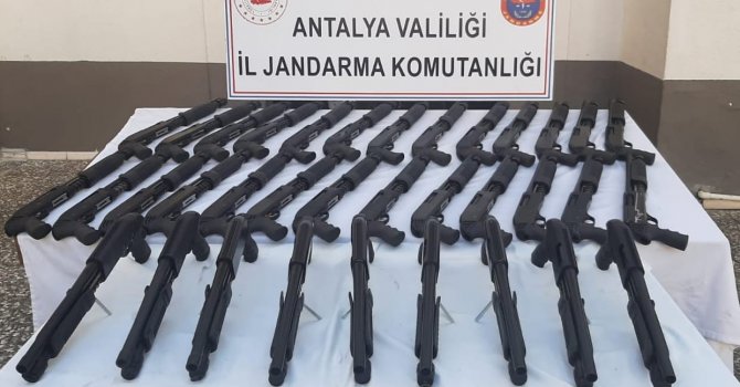 Manavgat’ta 35 adet pompalı tüfek ele geçirildi