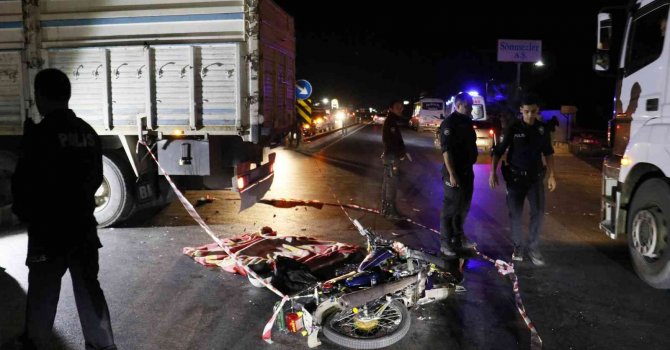 Adana’da motosiklet ile kamyon çarpıştı: 1 ölü, 1 yaralı