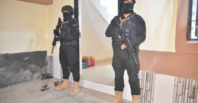 Adana’da DEAŞ’a şafak operasyonu: 5 gözaltı