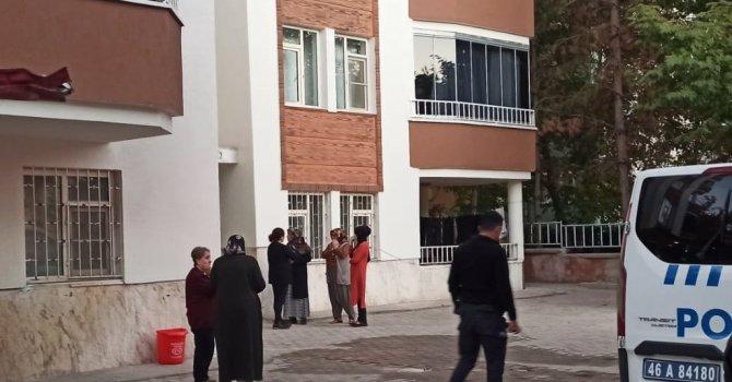 Balkondan düşen genç hayatını kaybetti