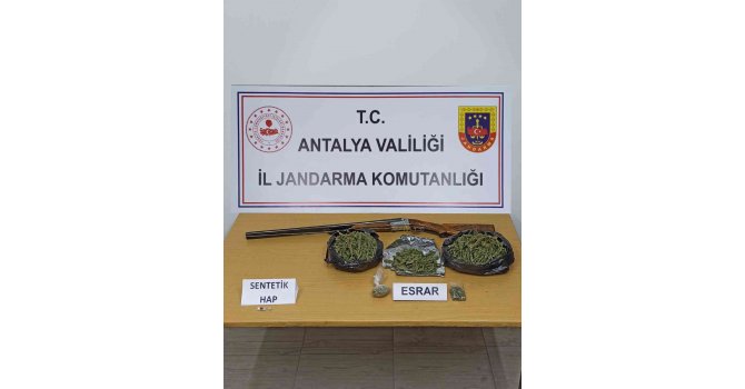 Antalya’da yarım kilo uyuşturucu ele geçirildi