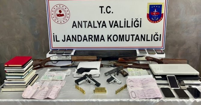 Antalya merkezli 3 ilde tefecilik yağma ve silahla tehdit operasyonu: 12 şüpheli yakalandı