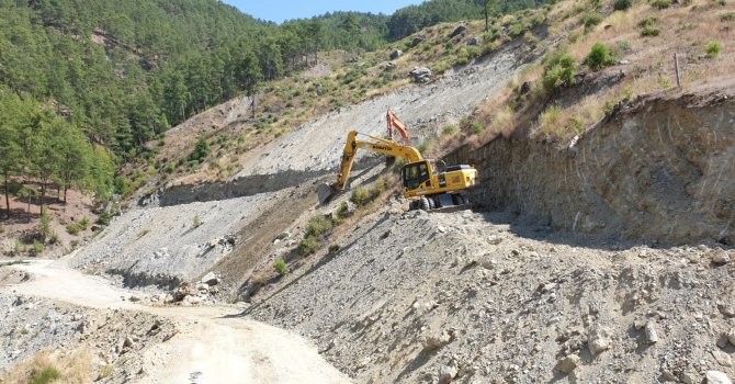 Büyükşehir kırsaldaki yolları kışa hazırlıyor