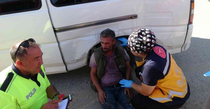 Antalya’da yaralanan ticari araç sürücüsüne ilk müdahaleyi vatandaş yaptı