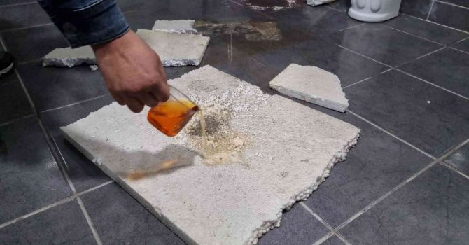 Kumar malzemelerini asitle eriterek yok etmişler