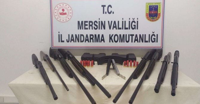 Otomobilde 8 ruhsatsız av tüfeği ile 2 tabanca ele geçirildi