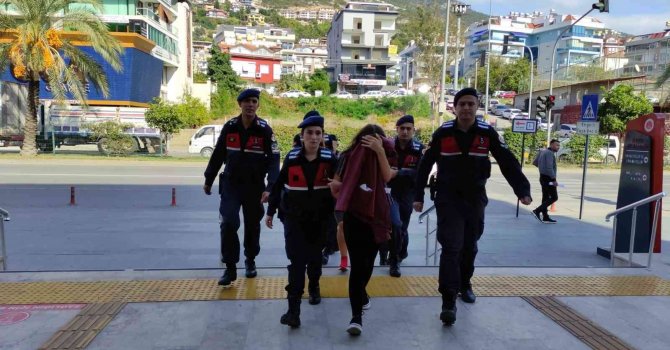 Bebeğin 5’inci kattan atıldığı olayda anne, kızı ve baba tutuklandı