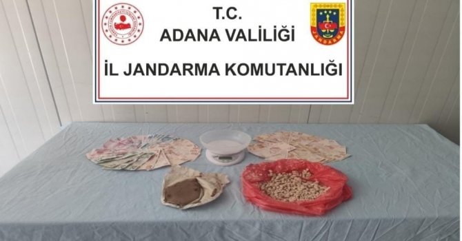 Klozetten yüzlerce uyuşturucu hap çıktı