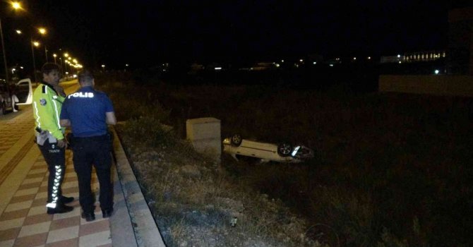Antalya’da otomobil şarampole uçtu: 3 yaralı