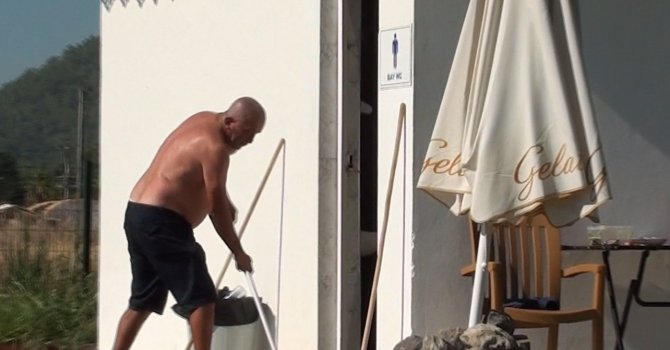 Rus boksörün tuvalet ücretini ödememek için dövmesi sonucu ölen adamın cenazesi teslim alındı