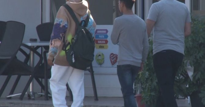 Markete alışverişe çıkan 20 yaşındaki gence kapkaç şoku