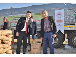 Elbistan’da üreticilere yüzde 50 hibe destekli 75 ton nohut tohumu dağıtıldı