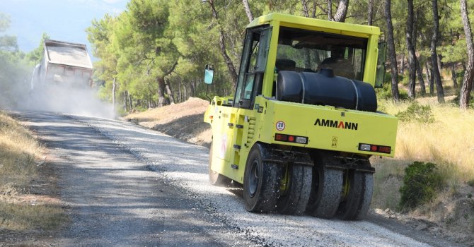 Konyaaltı’nda asfalt çalışmaları devam ediyor