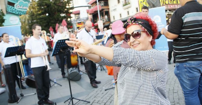 Müzik şehrin kalbinde