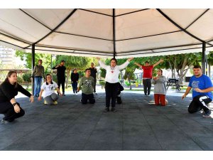 Özel bireyler yöresel dansları öğreniyor