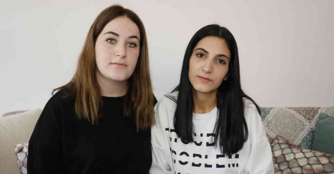 Üvey annesine kezzap attığı öne sürülen gence kız kardeşleri sahip çıktı