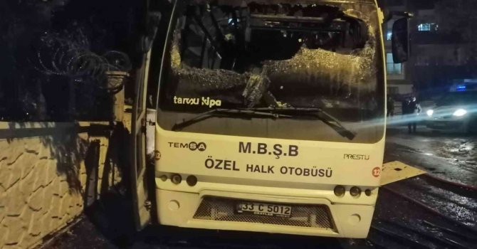 Park halindeki halk otobüsü yandı