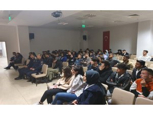 Burdur’da KYK Yurdunda öğrencilere Aile İçi ve Kadına Yönelik Şiddetle Mücadele eğitimi