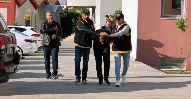 Adana’da bir garip cinayet: Sokakta öldürülen gencin katil zanlısı arkadaşı çıktı