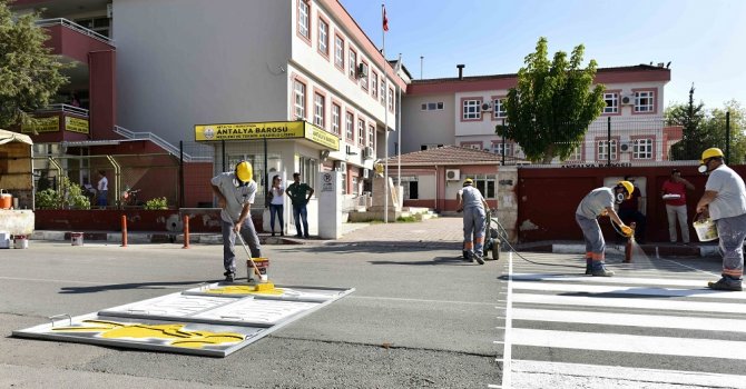 Okul geçitleri yenileniyor