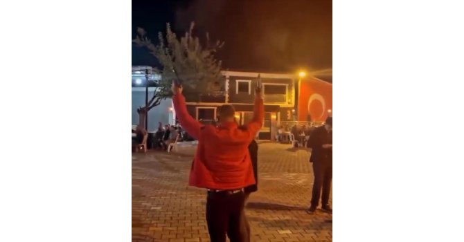 Düğünde rastgele havaya ateş açtılar