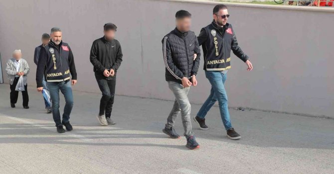 Antalya’da 57 ekip ve 140 personelle aranan şahıslara yönelik eş zamanlı operasyon