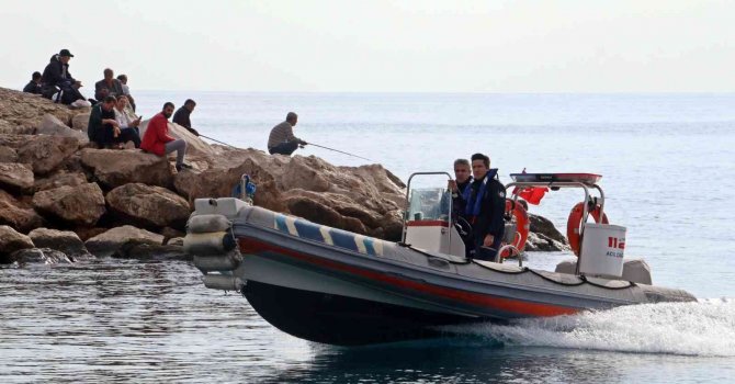 30 metrelik falezlerden düşme ihbarı deniz polisini alarma geçirdi
