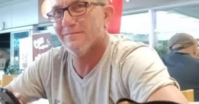 Vatandaşların kurtarmak için seferber olduğu motosiklet sürücüsü hayata tutunamadı