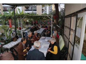 Mezitli Belediyesi okuma evi vatandaşların uğrak noktası oldu