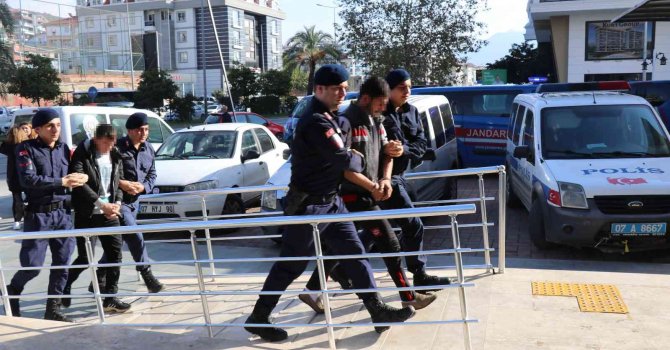 Yayla evlerine dadanan iki hırsız tutuklandı