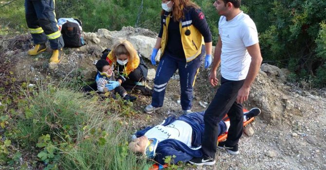 20 metrelik şarampole uçan otomobilde can pazarı: 2 yaralı