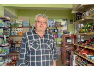 Karnı acıkan tilki markete girip tavuk aradı