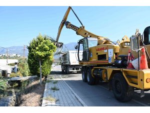 Demre’de yağmur suyu kanalları temizleniyor